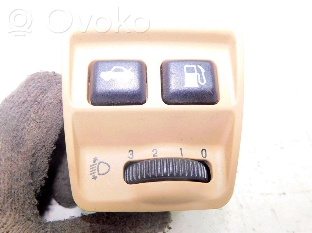 Tailgate/trunk/boot open switch   769216,189023