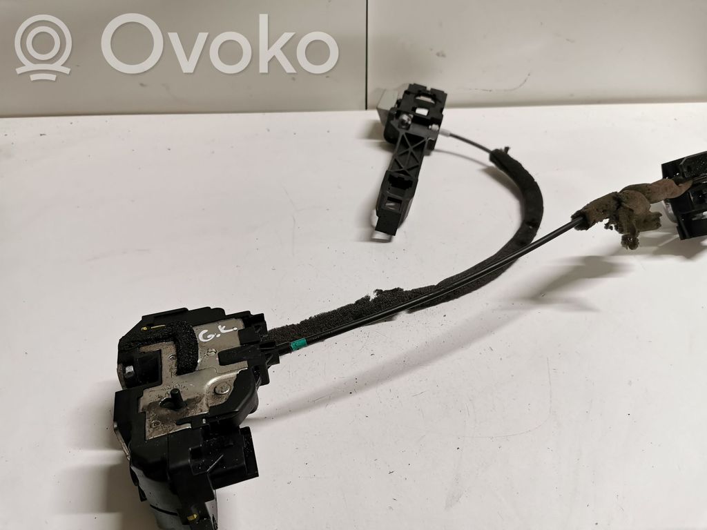 Nissan Qashqai Aizmugurē slēdzene 
