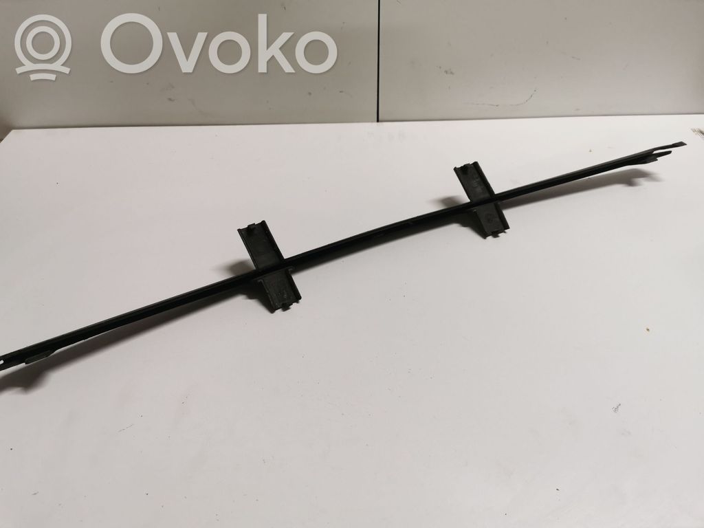 Front bumper lower grill   8223235