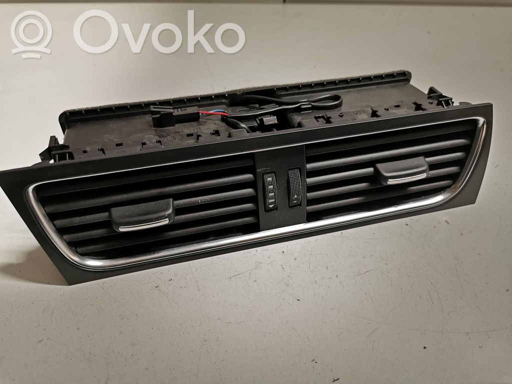 Audi A5 8T 8F Dysze / Kratki środkowego nawiewu deski rozdzielczej 