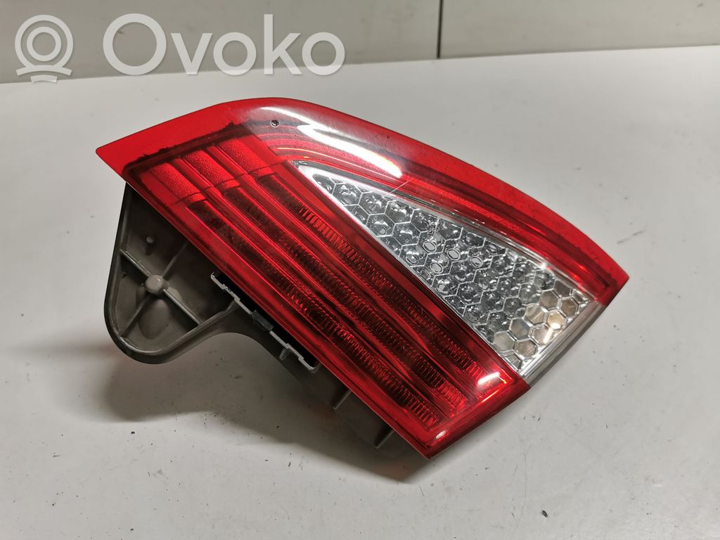 Ford Mondeo MK IV Feux arrière sur hayon 