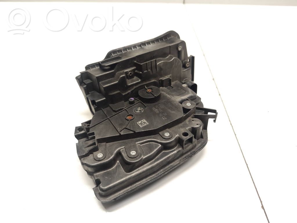 BMW 5 G30 G31 G38 Zamek drzwi tylnych 