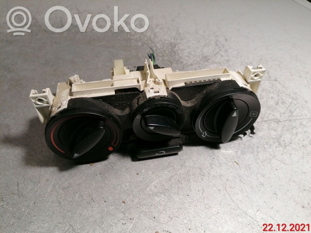Audi A4 S4 B5 8D Climate control unit 