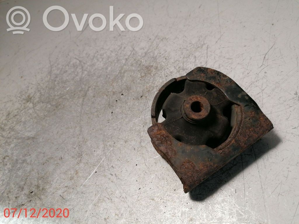 Engine mount bracket
