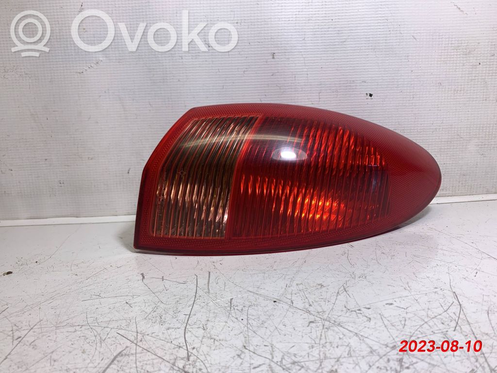 Alfa Romeo 147 Aizmugurējais lukturis virsbūvē 