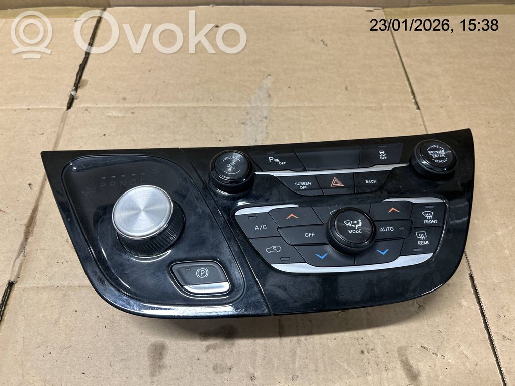 Chrysler Pacifica Climate control unit 