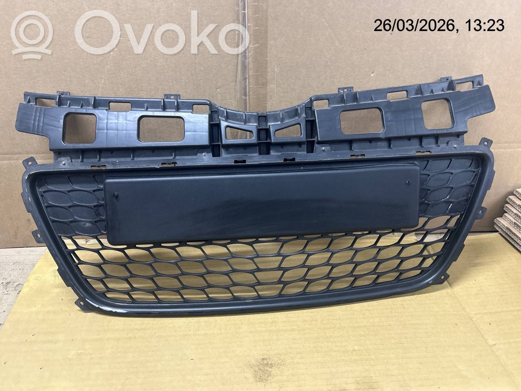 Hyundai i30 Kratka dolna zderzaka przedniego 