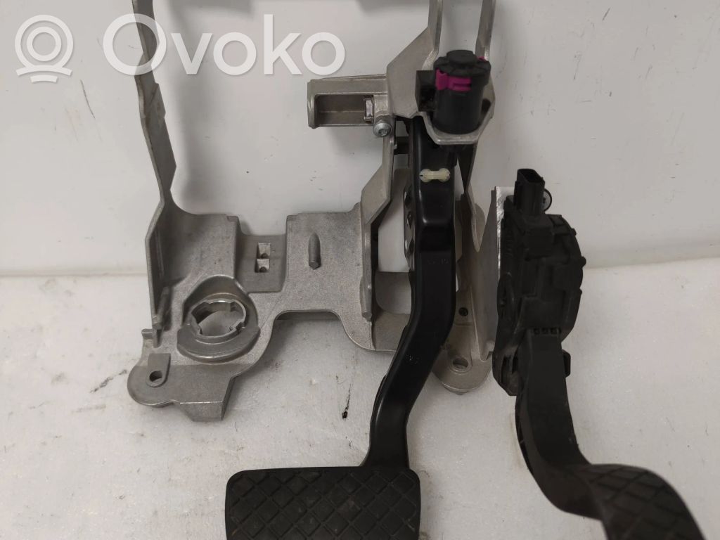 Conjunto de pedal   8K1721117,8K1723523A