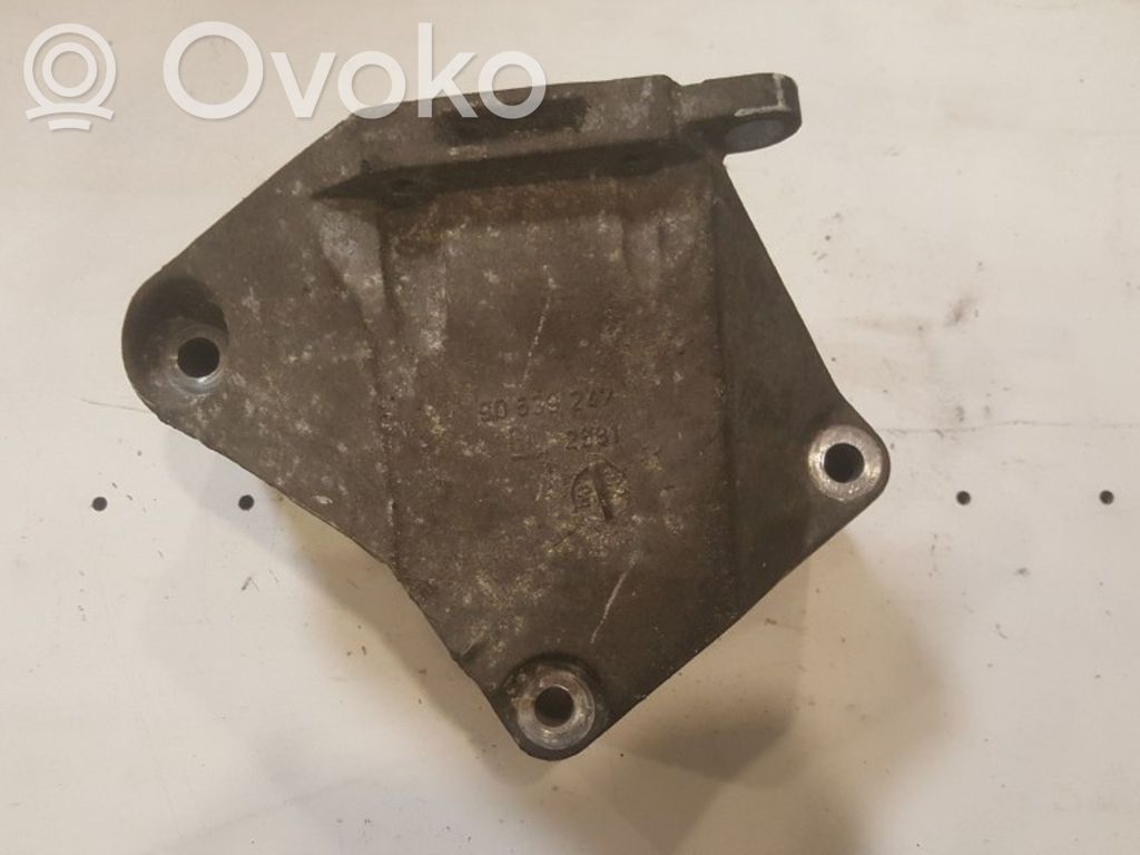 Opel Astra H Engine mounting bracket 