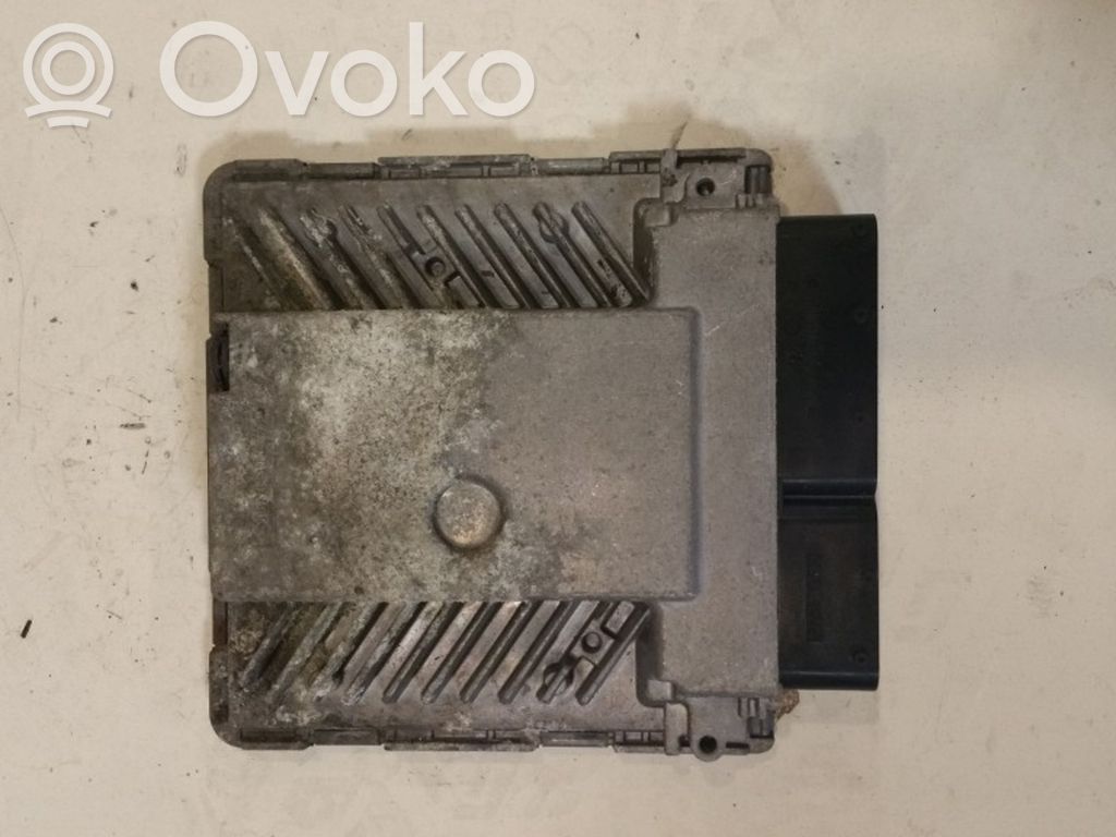 Volkswagen PASSAT B6 Engine control unit/module 