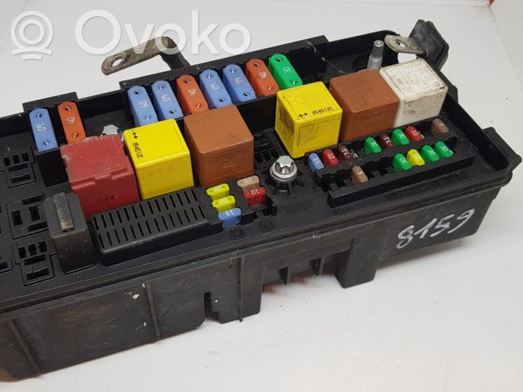 Opel Vectra C Ramka / Moduł bezpieczników 