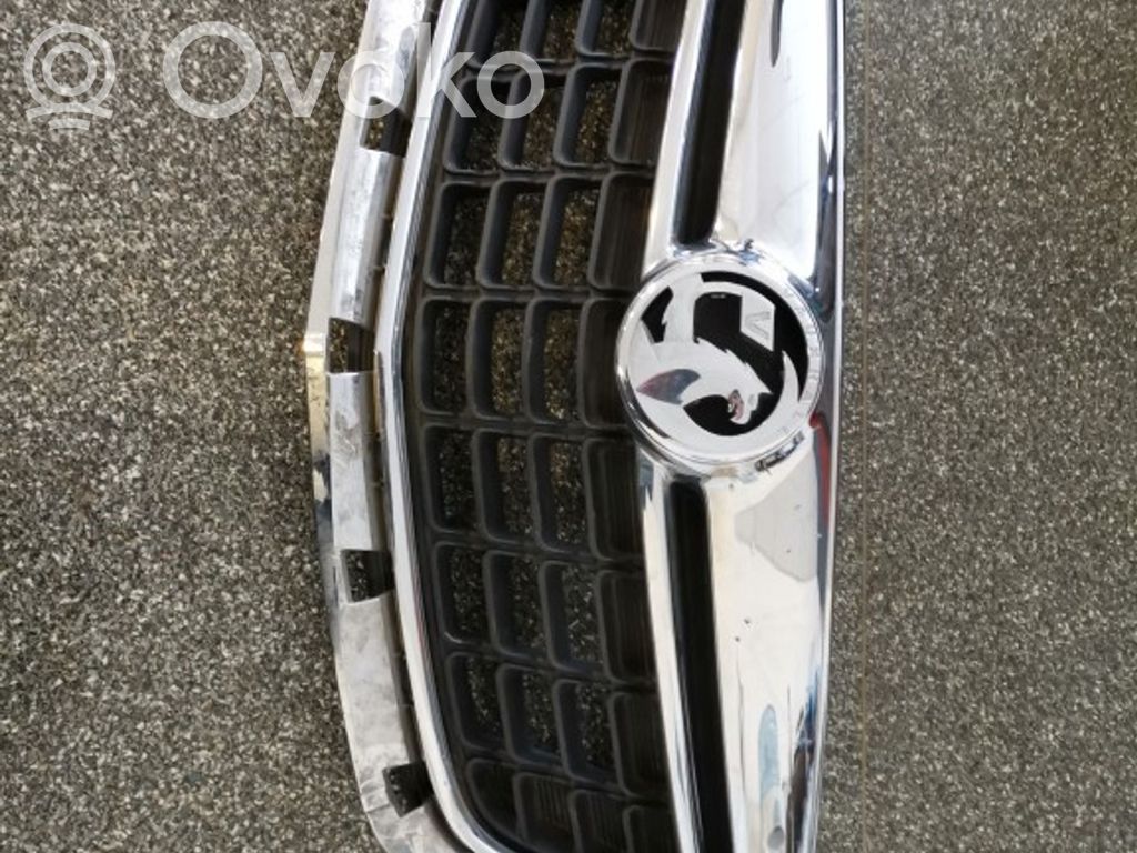 Buick Encore I Etupuskurin ylempi jäähdytinsäleikkö 
