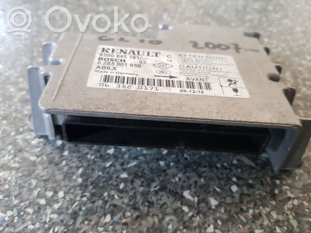 Renault Clio III Airbag control unit/module 