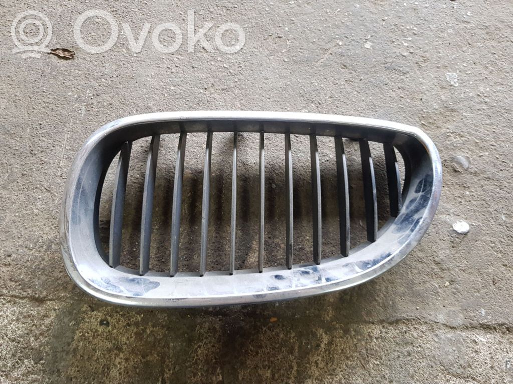 BMW 5 E60 E61 Augšējais režģis 
