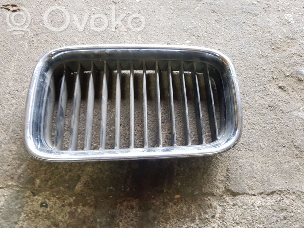 BMW 5 E34 Front bumper upper radiator grill 