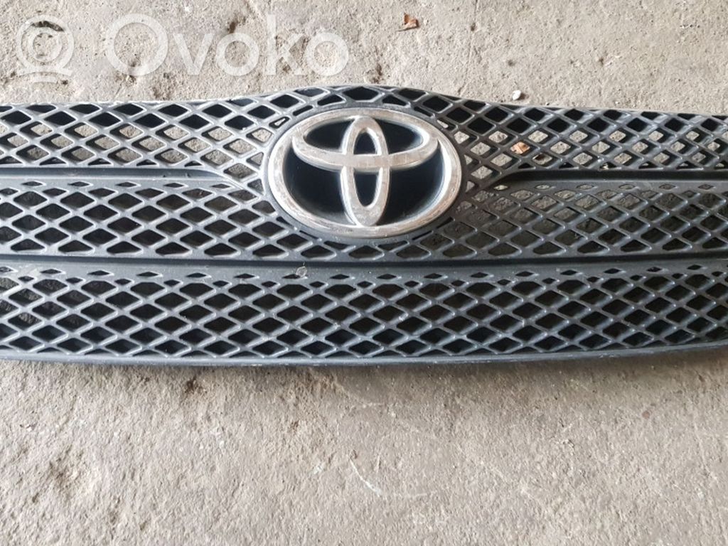 Toyota Corolla E110 Etupuskurin ylempi jäähdytinsäleikkö 