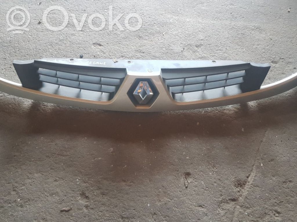 Renault Megane II Etupuskurin ylempi jäähdytinsäleikkö 