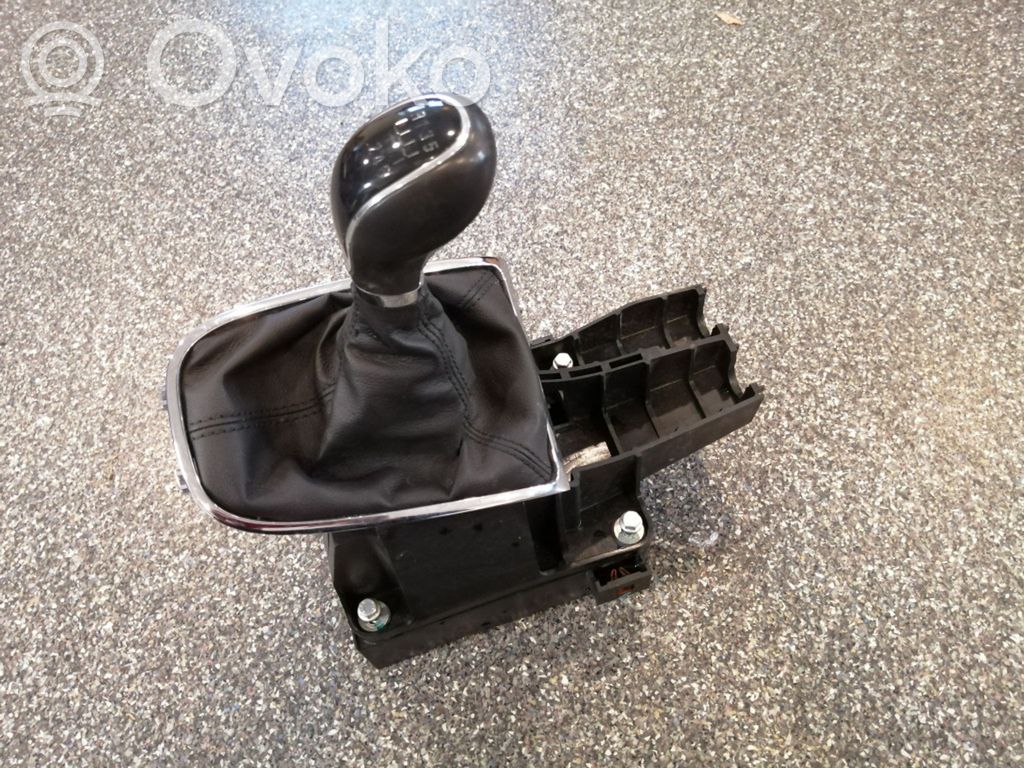 Opel Astra J Lewarek zmiany biegów / górny 