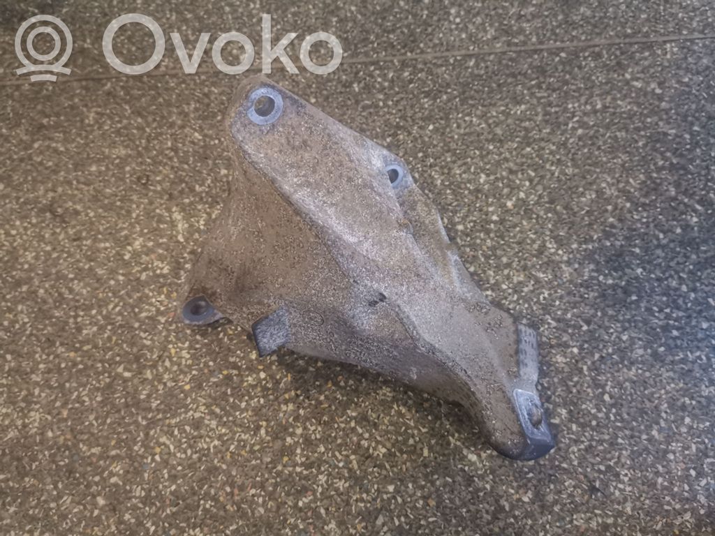 Engine mounting bracket   6764574