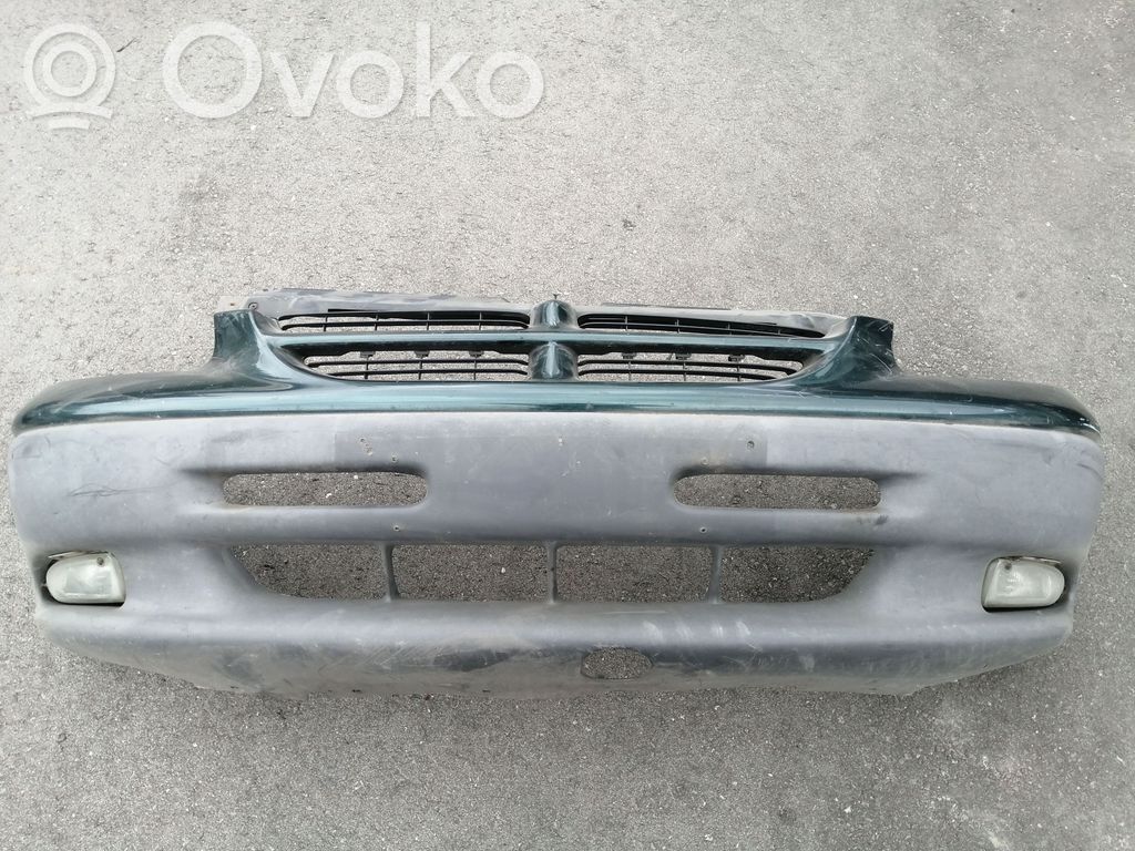 Chrysler Voyager Передний бампер 