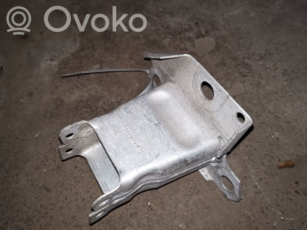 Front bumper mounting bracket   8200104186D