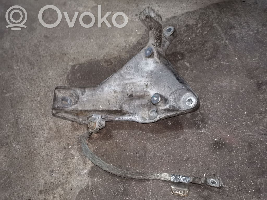 BMW 1 E81 E87 Engine mounting bracket 