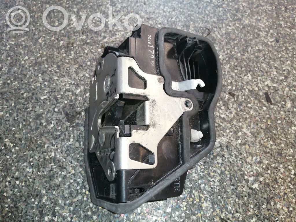 BMW 5 E60 E61 Priekinė durų spyna 