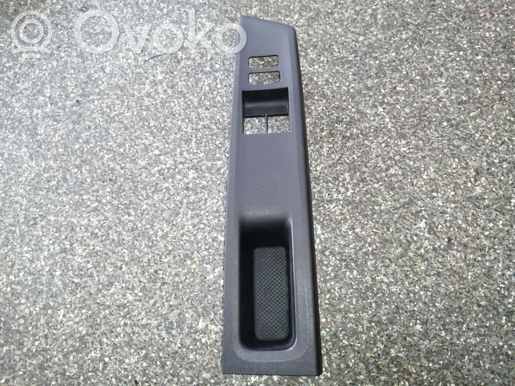 Toyota Yaris Ramka przycisków otwierania szyby drzwi przednich 
