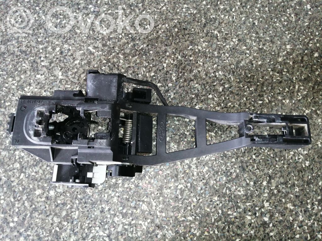 Ford Focus Takaoven ulkokahvan kehys 