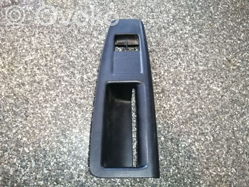 Volkswagen Polo IV 9N3 Front door window switch trim 
