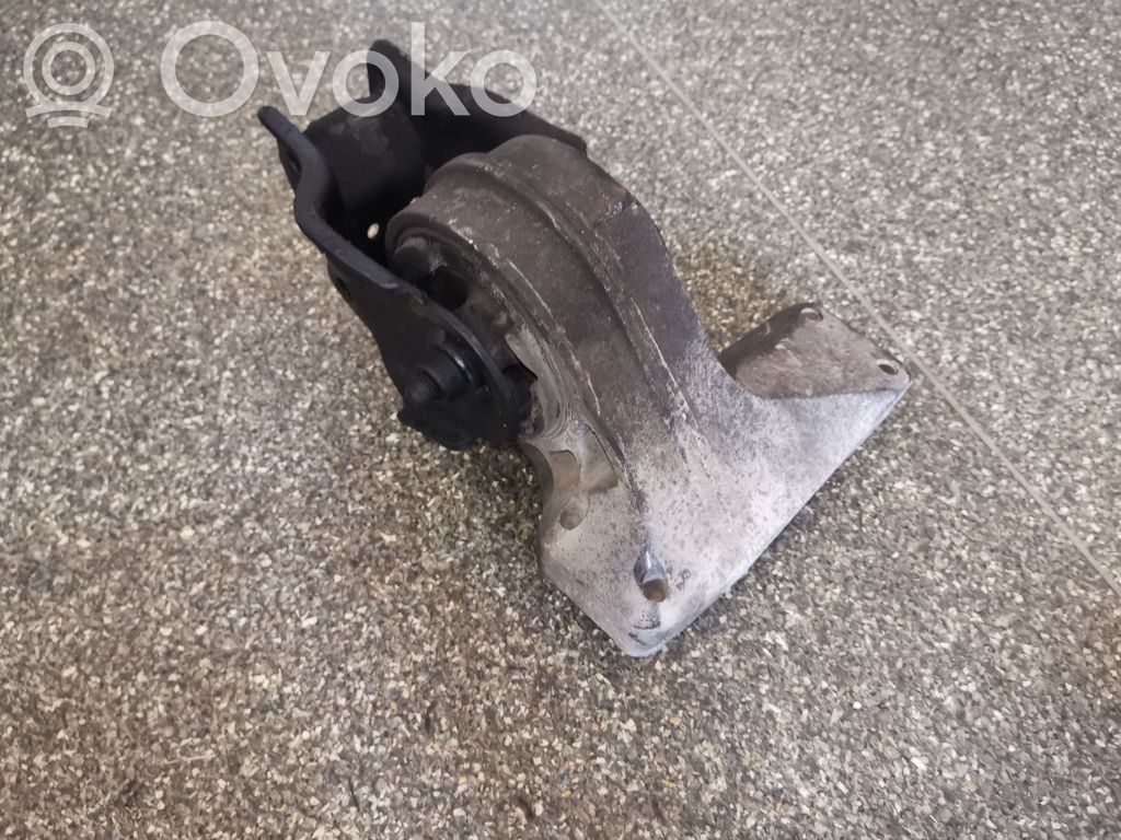 Engine mount bracket