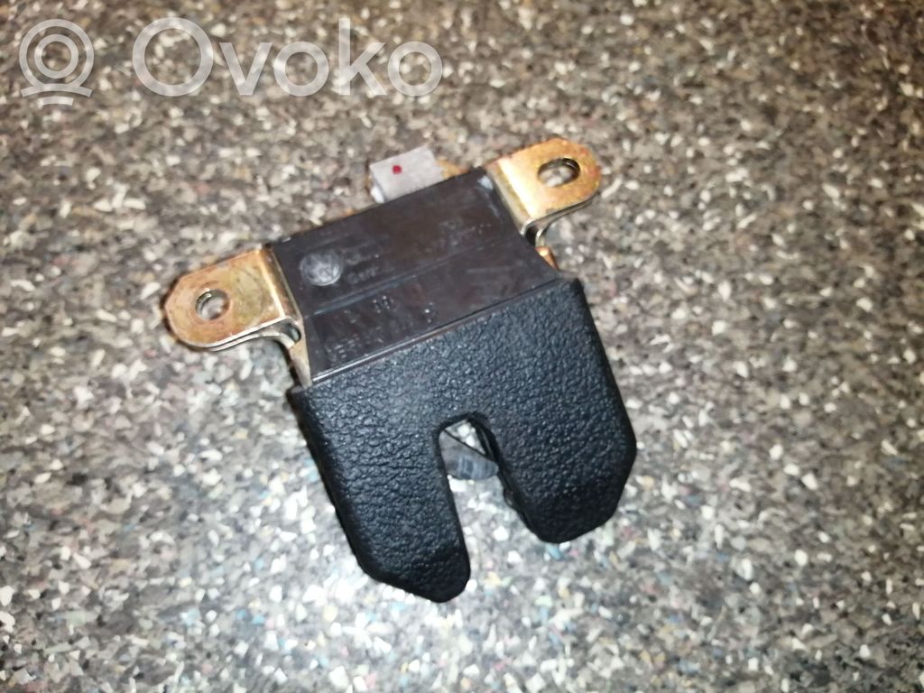 Volkswagen PASSAT B5 Tailgate/trunk/boot lock/catch/latch 