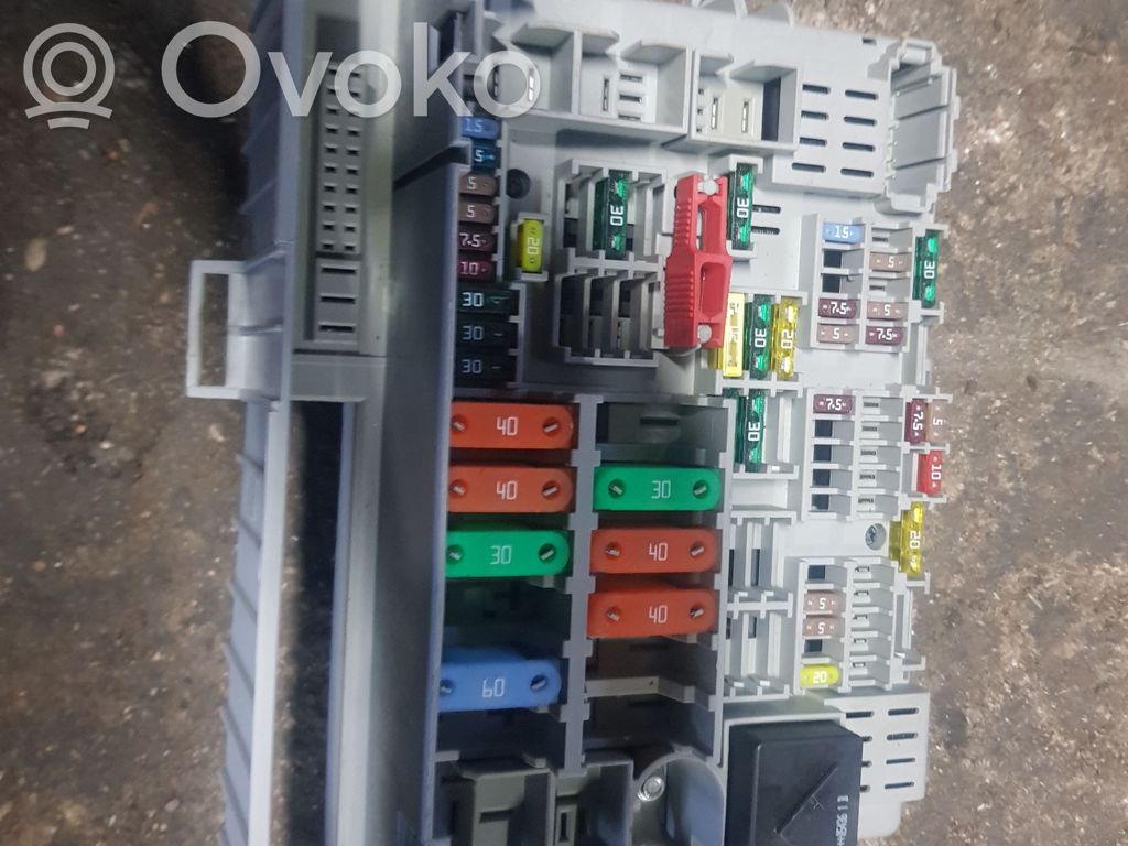 Saugiklių blokas   6906621