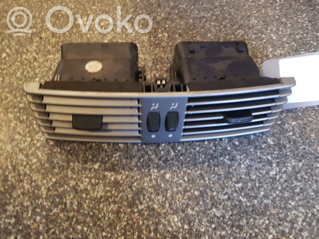 Dysze / Kratki środkowego nawiewu deski rozdzielczej   3023ABSB130