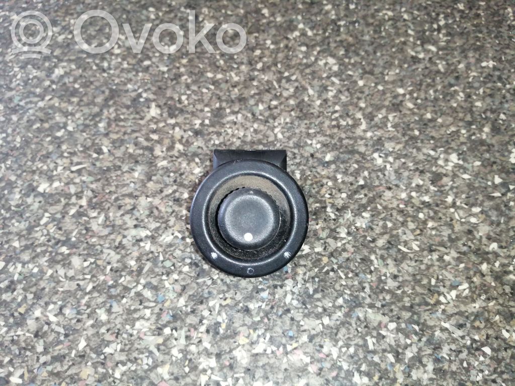 Wing mirror switch   700803531F