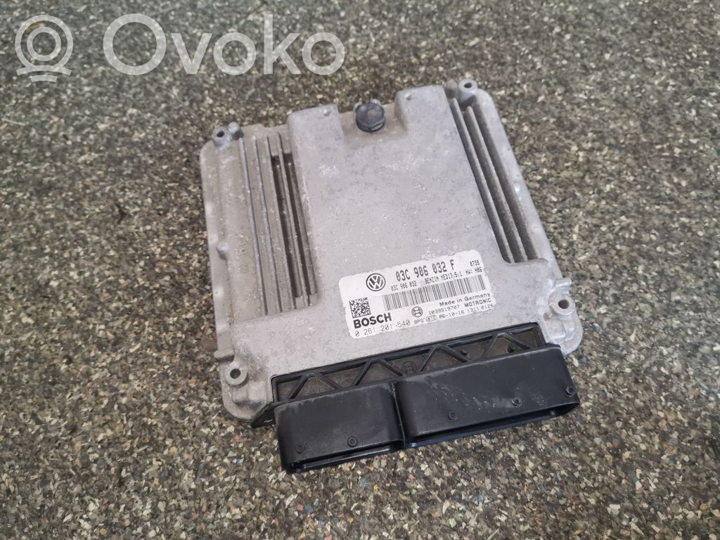 Volkswagen Touran I Engine control unit/module 