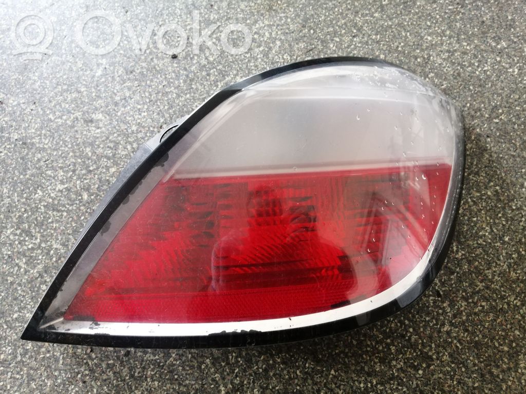Opel Astra H Aizmugurējais lukturis virsbūvē 