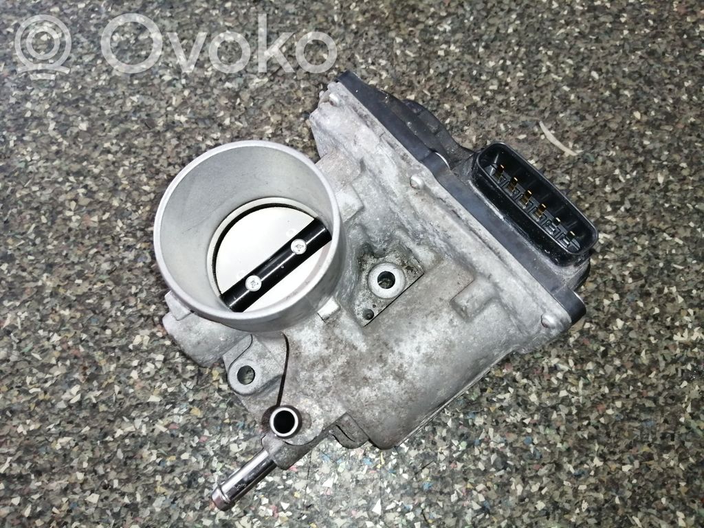 Toyota Yaris Дроссельная заслонка 