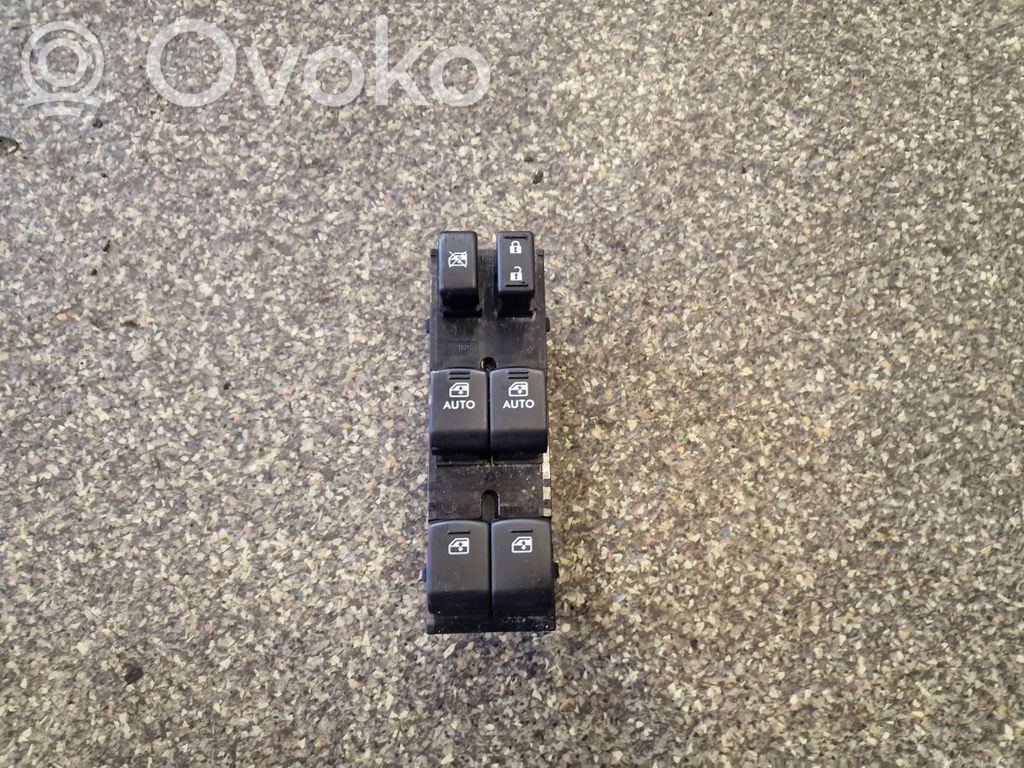Subaru Legacy Electric window control switch 