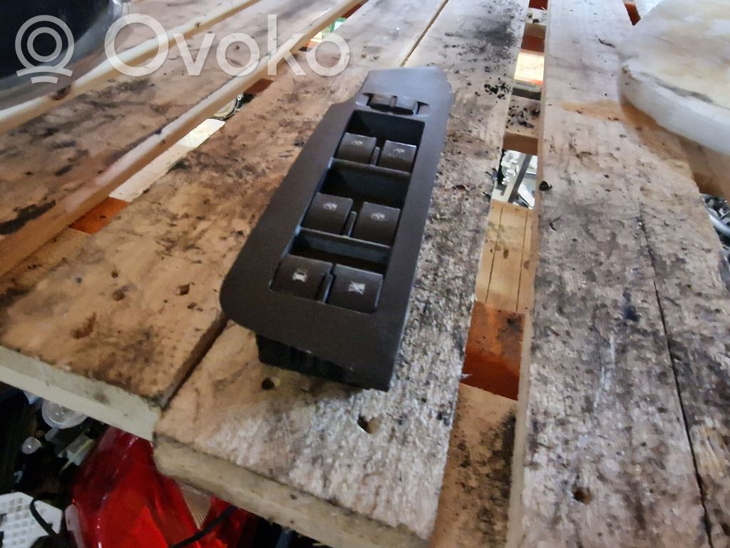 Chevrolet Captiva Electric window control switch 