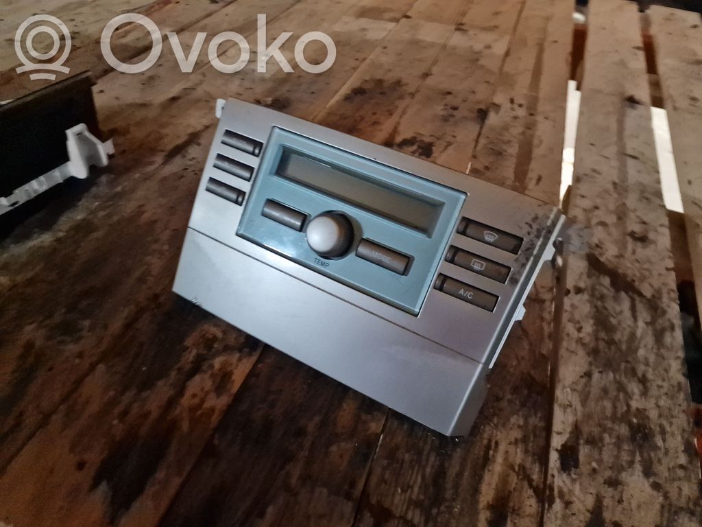 Toyota Corolla Verso E121 Climate control unit 
