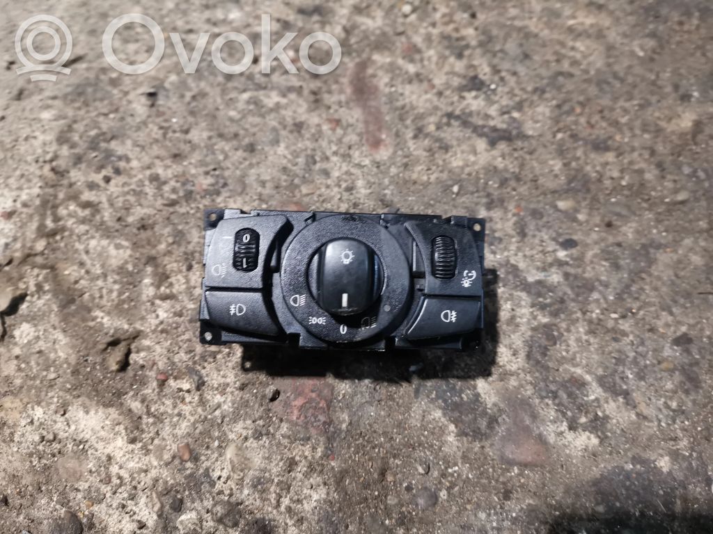 Light switch   6925285