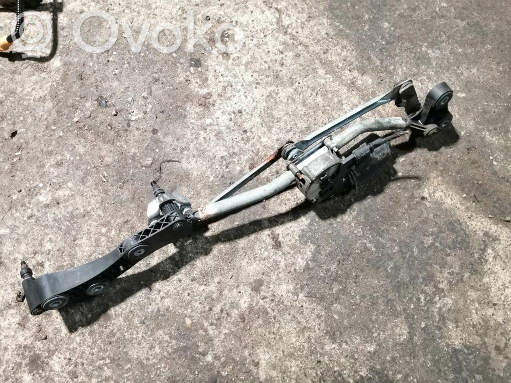 BMW 5 E60 E61 Front wiper linkage and motor 