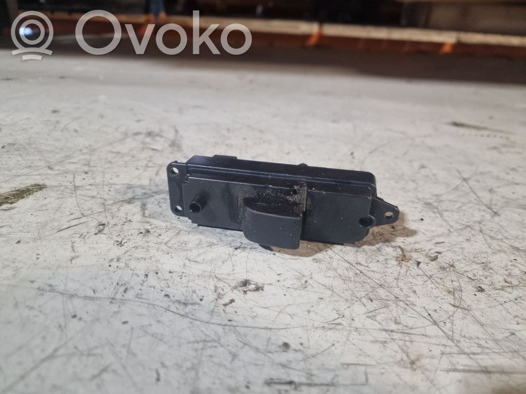 Electric window control switch   GS1D66370