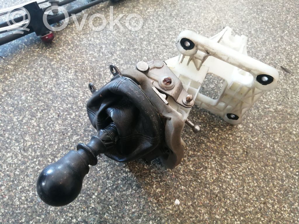 Mitsubishi Grandis Gear shifter/selector 