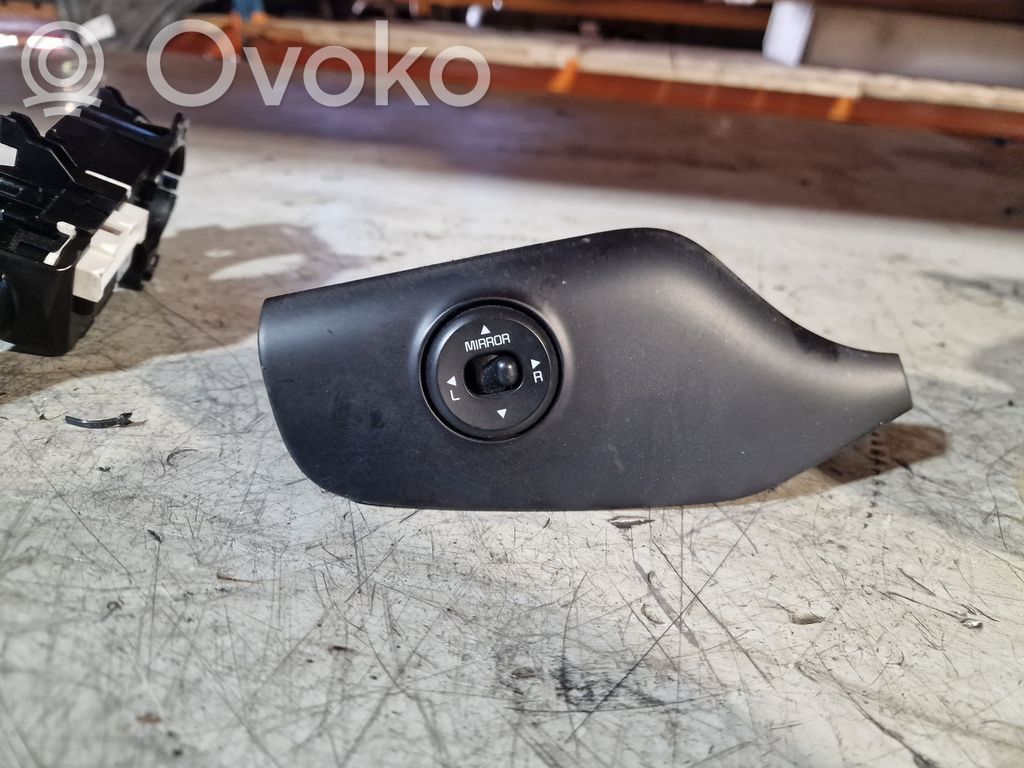KIA Ceed Wing mirror switch 