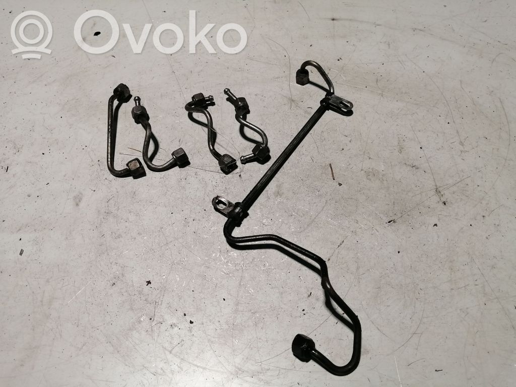 Fuel injector supply line/pipe