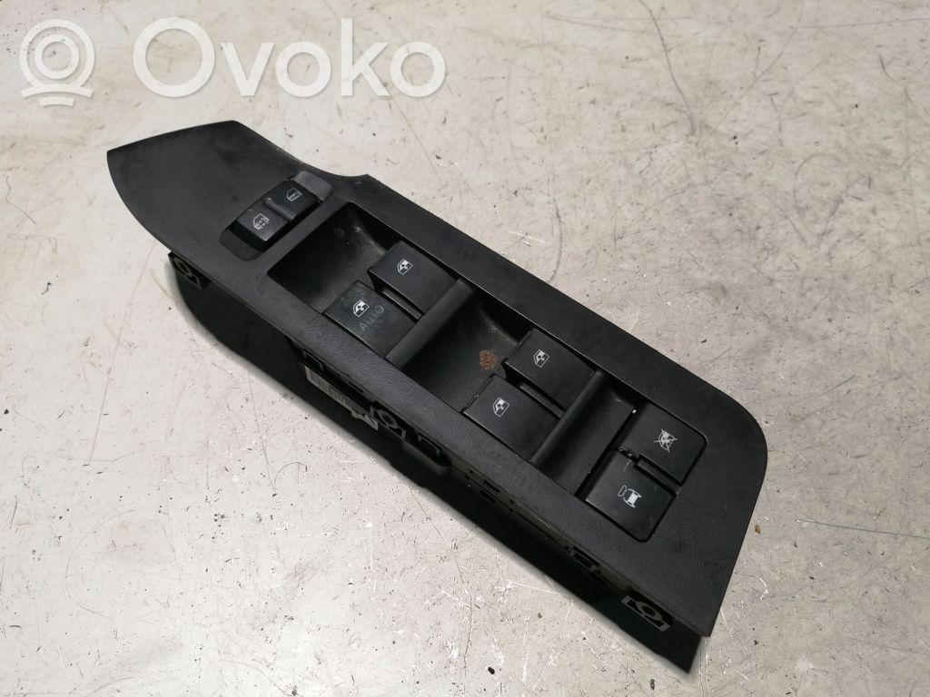 Chevrolet Captiva Electric window control switch 