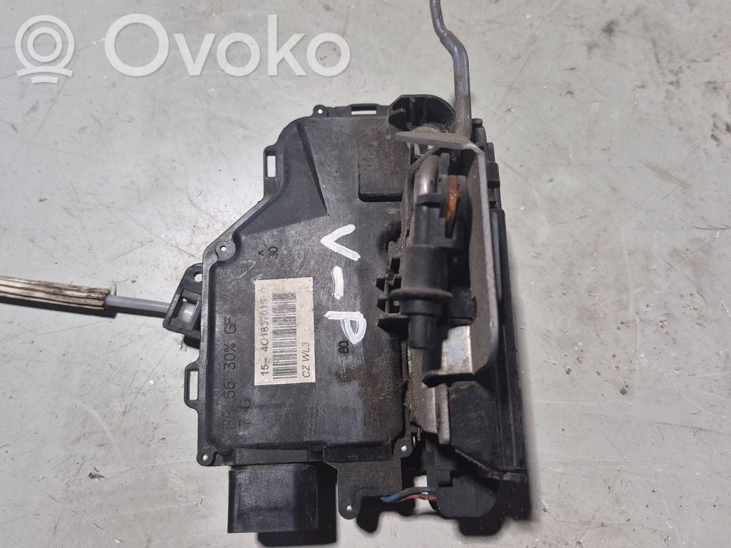 Audi A6 S6 C5 4B Zamek drzwi przednich 