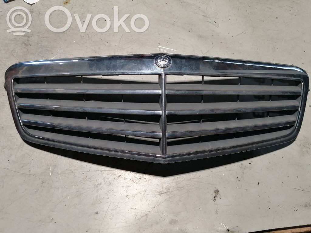 Mercedes-Benz E W212 Etusäleikkö 